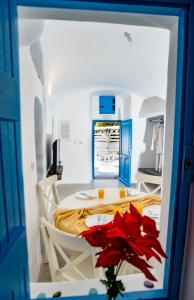Nhà bếp/bếp nhỏ tại Bonita Santorini Cave