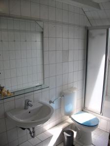 Koupelna v ubytování up Stuuv + 29 fotografií