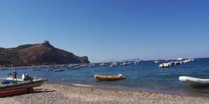 a group of boats on the shore of a beach at B&B La Casa Du Barone in Falcone +32 photos