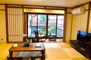 TV/trung tâm giải trí tại Tsurui Goshonishi 鶴居御所西