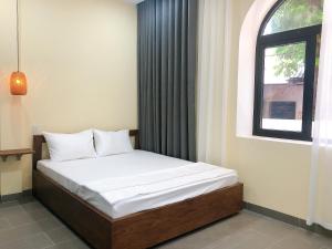 Säng eller sängar i ett rum på Lacasa Homestay