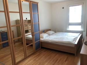 Posteľ alebo postele v izbe v ubytovaní Bright apartment with a free parking garage @ Wienerberg