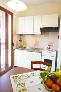 Kuchyň nebo kuchyňský kout v ubytování vacanza Taormina mare