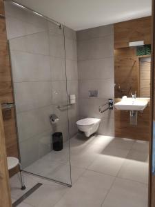 Ein Badezimmer in der Unterkunft FOLGA - Hotel, Restauracja, Browar, SPA