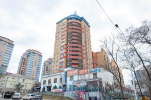 ハバロフスクにあるApartment on Istomina 22aの都心の高層ビル