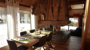 Posezení v ubytování Chalet KIDOU, Grand Confort, nouveau SPA extérieur + 23 fotografií