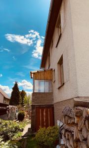 Budova, kde se apartmán nachází + 3 fotografie