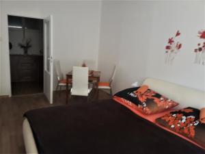 Postel nebo postele na pokoji v ubytování Apartmány Karlštejn