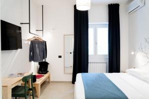 Letto o letti in una camera di BOTTASSO17 Guest House a due passi dal mare