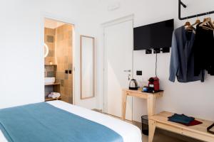 Letto o letti in una camera di BOTTASSO17 Guest House a due passi dal mare