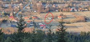 Pohľad z vtáčej perspektívy na ubytovanie Domek Pod Holicą Bieszczady