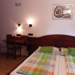 Postel nebo postele na pokoji v ubytování Pannon Panzió Restaurant