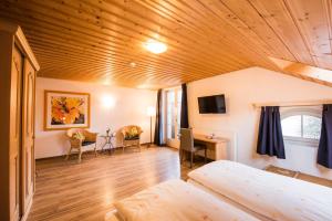 Katil atau katil-katil dalam bilik di Hotel Brienzerburli