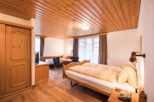 Katil atau katil-katil dalam bilik di Hotel Brienzerburli