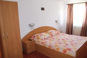 A bed or beds in a room at Casa Veverita