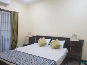 Giường trong phòng chung tại Yogi Homestay