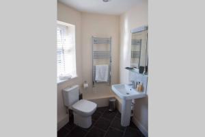 Gallery image of 13 The Grosvenor, luxury flat, central Newmarket, in Newmarket +10 photos