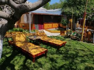 a group of benches sitting in a yard at Rustic house in Turnu Măgurele