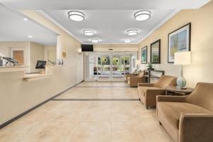 The lobby or reception area at Candlewood Suites Destin-Sandestin Area, an IHG Hotel