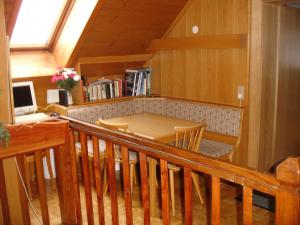 Knihovna v apartmánu + 26 fotografií