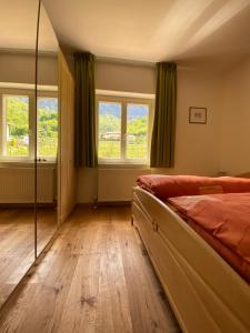 Posteľ alebo postele v izbe v ubytovaní Emily Elisa Traum Ferienwohnung mit atemberaubenden Seeblick + 37 fotografií