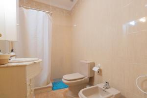 Koupelna v ubytování THREE BEDROOM APARTAMENT NEAR SANTA CRUz 1A + 8 fotografií