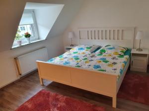 Кровать или кровати в номере Apartment Binnenhafen