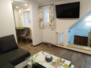 A television and/or entertainment centre at Ferienhaus Bauer Wohnung 2