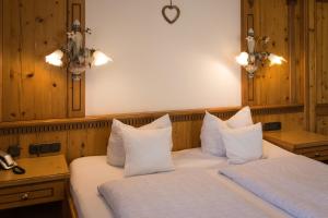 מיטה או מיטות בחדר ב-Hotel Rosenhof