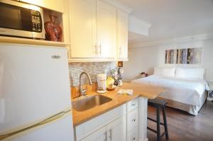 Η κουζίνα ή μικρή κουζίνα στο KV1009 Waikiki 2463 Kuhio Ave Honolulu