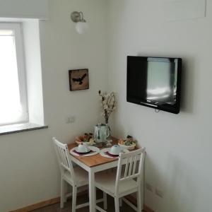 A television and/or entertainment centre at Casa Maria