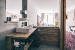 Kuchyň nebo kuchyňský kout v ubytování Hotel Restaurant Kochschule Rössle + 37 fotografií