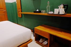 Uma cama ou camas num quarto em Liberta Malioboro South