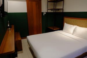 Uma cama ou camas num quarto em Liberta Malioboro South
