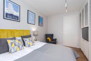 Tempat tidur dalam kamar di Yellow Rentyear Apartments