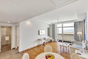 Posezení v ubytování Club Mahindra Pristine Peaks Naldehra