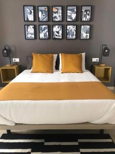 Postel nebo postele na pokoji v ubytování Apartamentos Élite - Art Collection - Pablo
