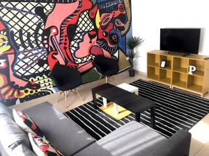 TV a/nebo společenská místnost v ubytování Apartamentos Élite - Art Collection - Pablo