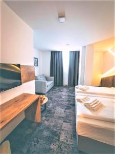Postel nebo postele na pokoji v ubytování Orange Hotel