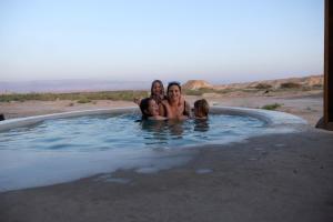 Galería fotográfica de Incense and Spice Route Inn en Ẕofar 46 fotos más