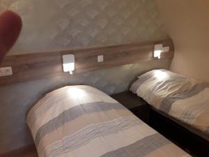 Postel nebo postele na pokoji v ubytování Arconaty Hotel