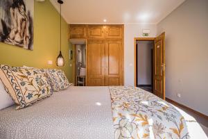 Кровать или кровати в номере Buganvilias Do Meco Guest house