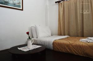 מיטה או מיטות בחדר ב-Sala Traditional Experience. Lindos