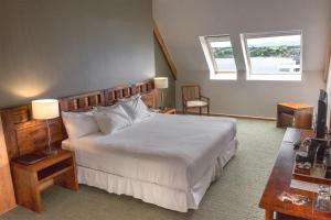 Ein Bett oder Betten in einem Zimmer der Unterkunft Hotel Cumbres Puerto Varas