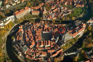 Ein allgemeiner Blick auf Český Krumlov oder ein Stadtblick von des Hotels aus