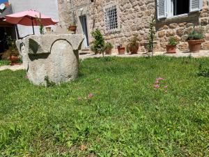 Vonkajšia záhrada v ubytovaní Guest House Libertas