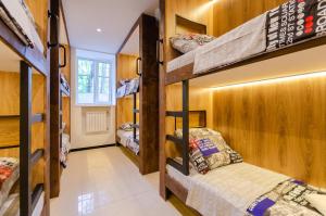 Двох'ярусне ліжко або двоярусні ліжка в номері Underground Hostel