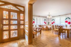 Foto dalla galleria di Wiśniowy Gaj a Ujanowice Altre 35 foto