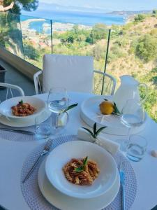 En restaurant eller et andet spisested på S'O Suites Tropea