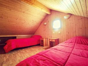 A bed or beds in a room at PRL Le Védrignans - PRL El Pastural